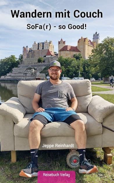 Wandern mit Couch: SoFa(r)-so Good! by Jeppe Reinhardt